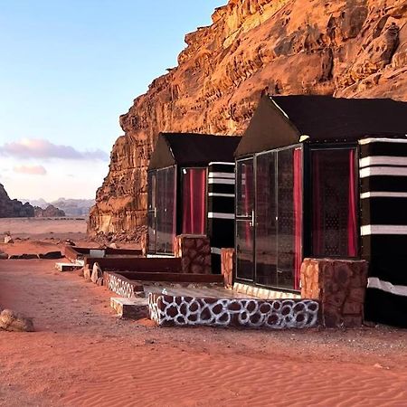 Omar Ghazi Camp Hotel Wadi Rum Bagian luar foto