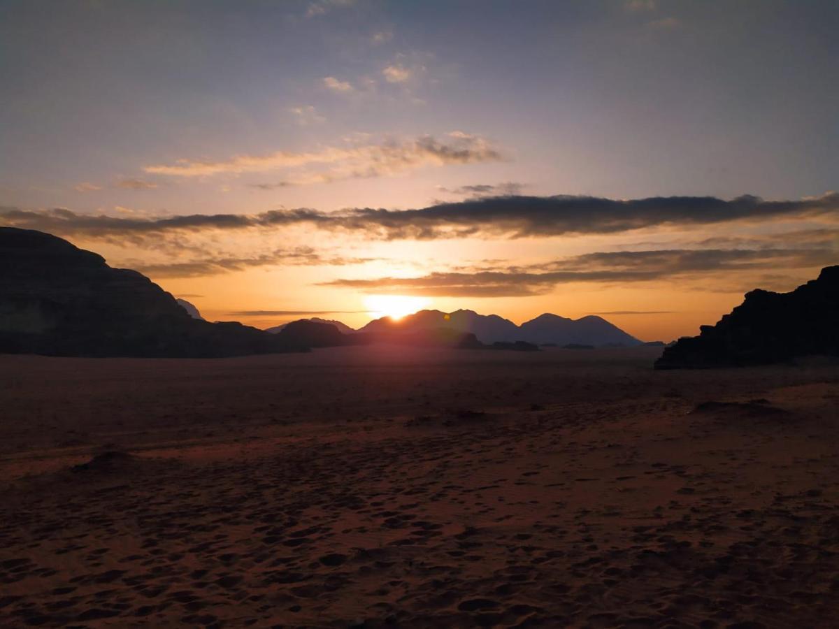 Omar Ghazi Camp Hotel Wadi Rum Bagian luar foto