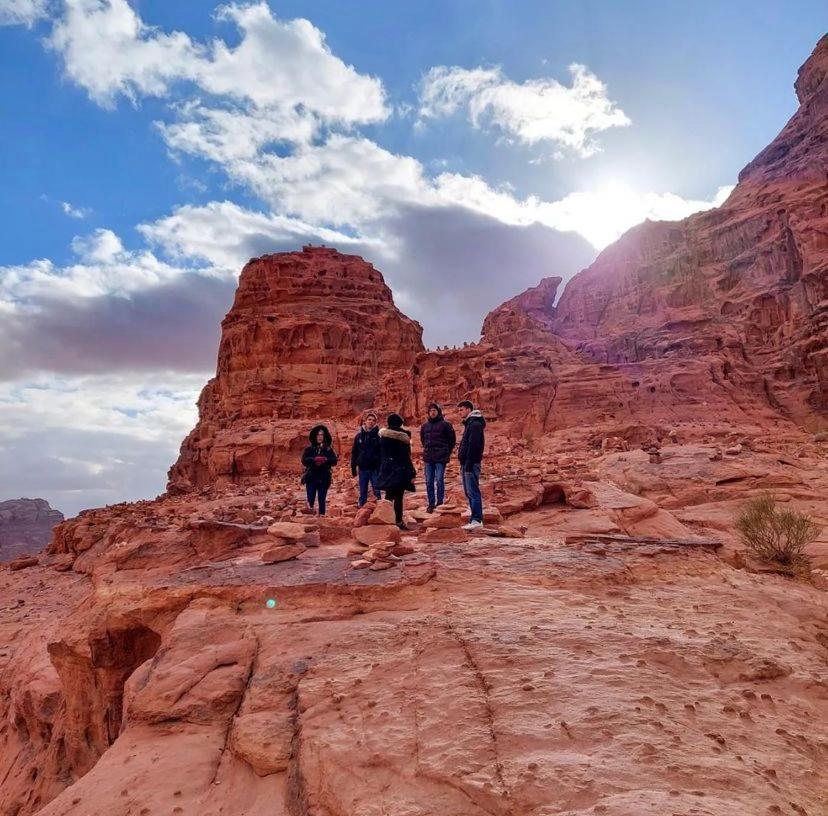 Omar Ghazi Camp Hotel Wadi Rum Bagian luar foto