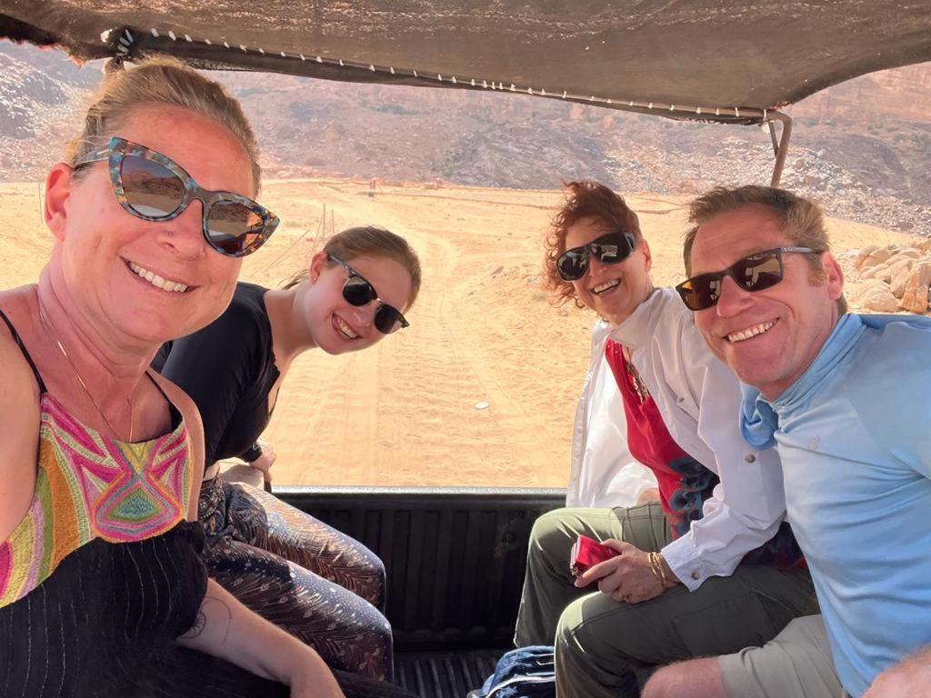 Omar Ghazi Camp Hotel Wadi Rum Bagian luar foto