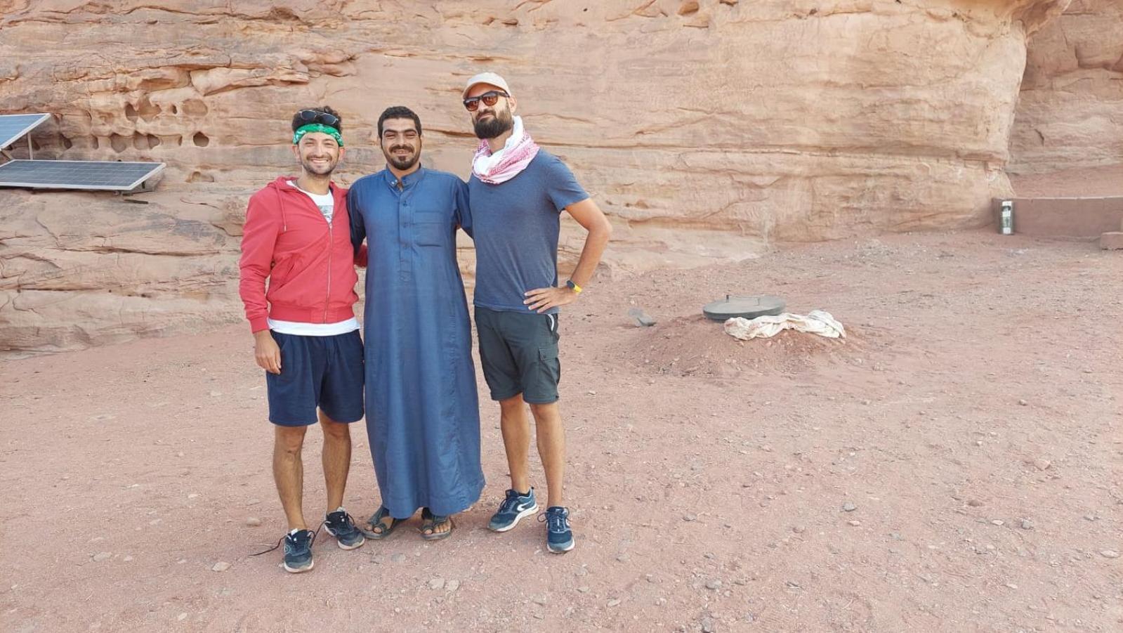 Omar Ghazi Camp Hotel Wadi Rum Bagian luar foto