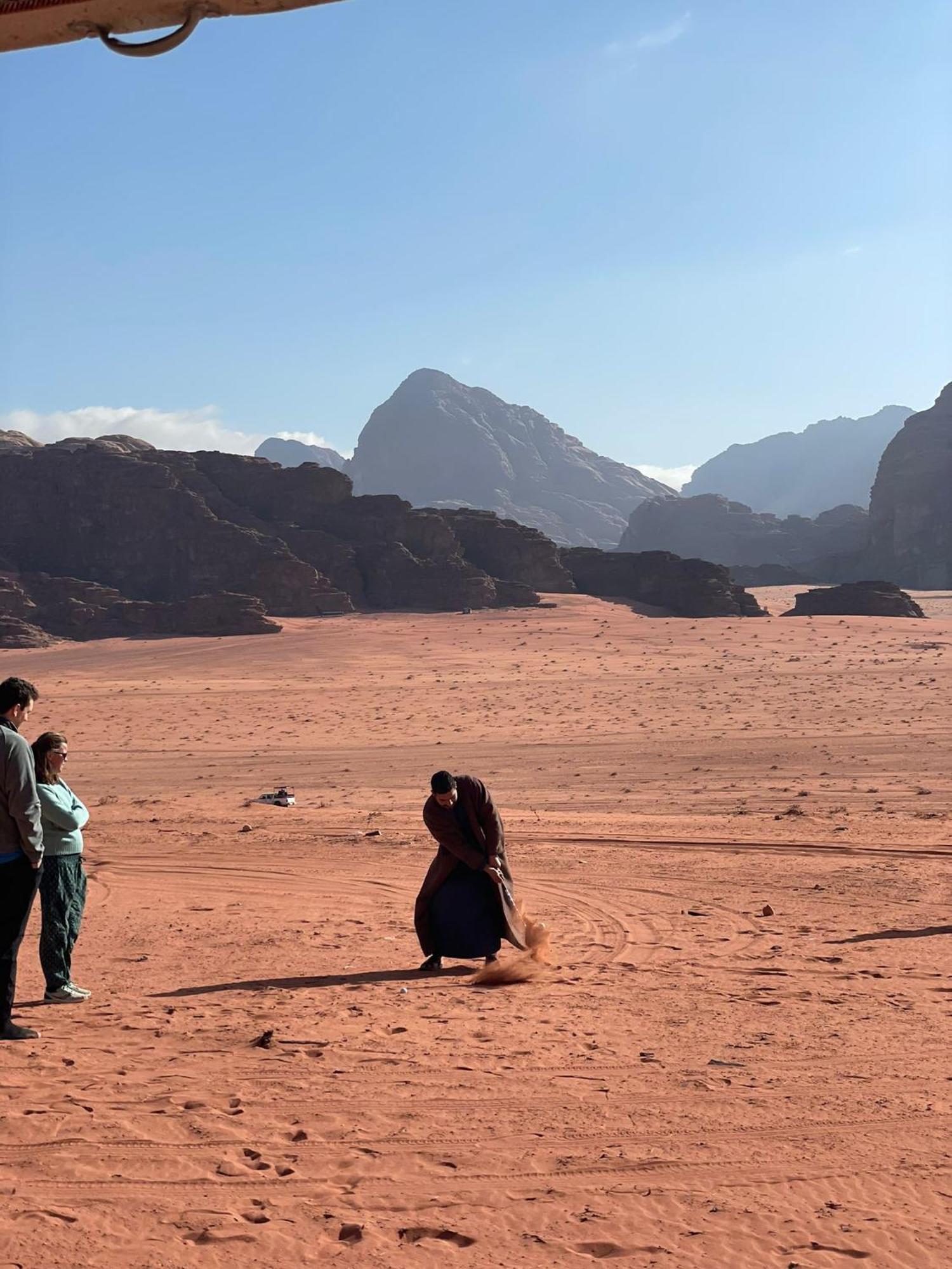 Omar Ghazi Camp Hotel Wadi Rum Bagian luar foto