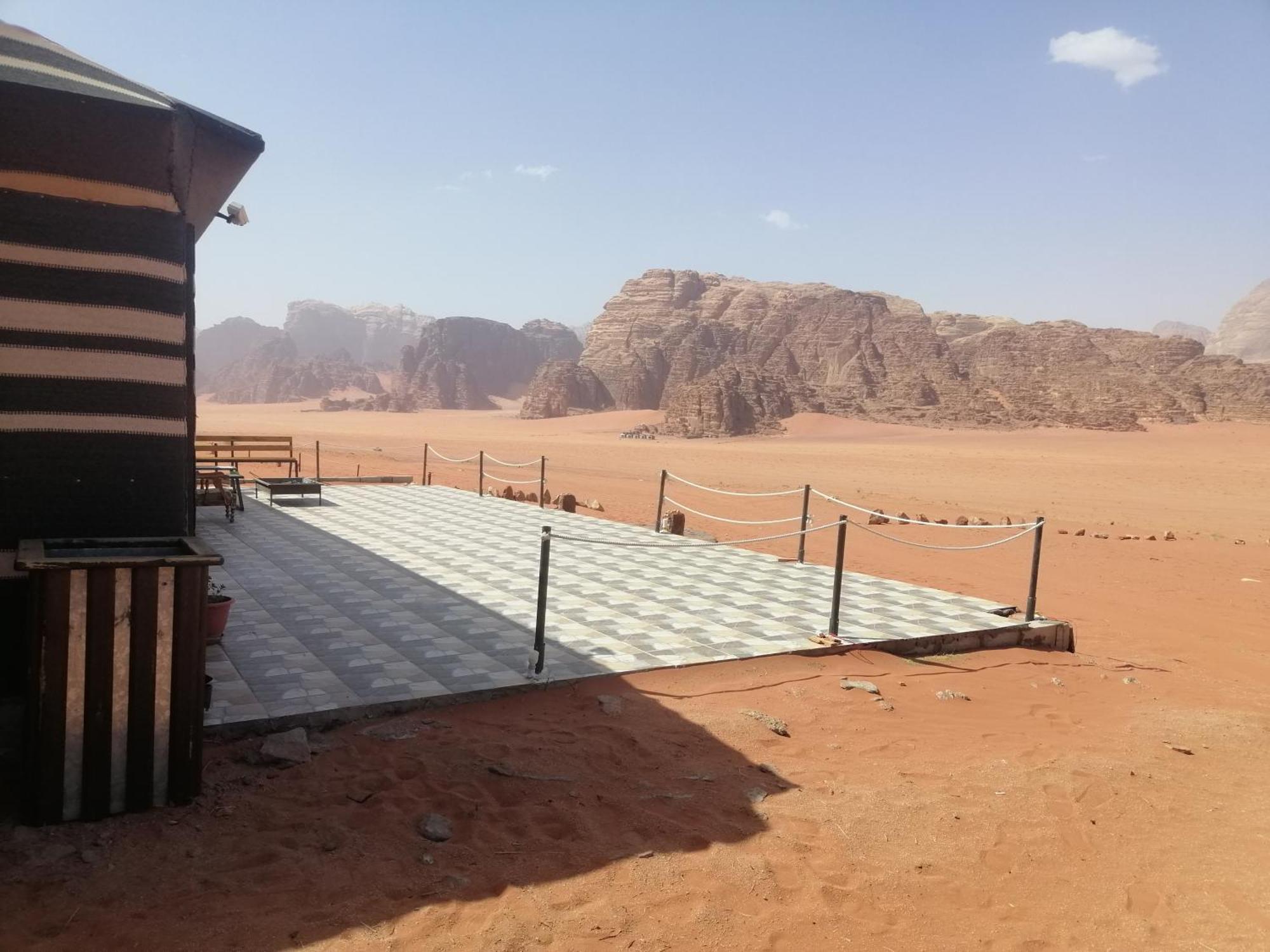 Omar Ghazi Camp Hotel Wadi Rum Bagian luar foto