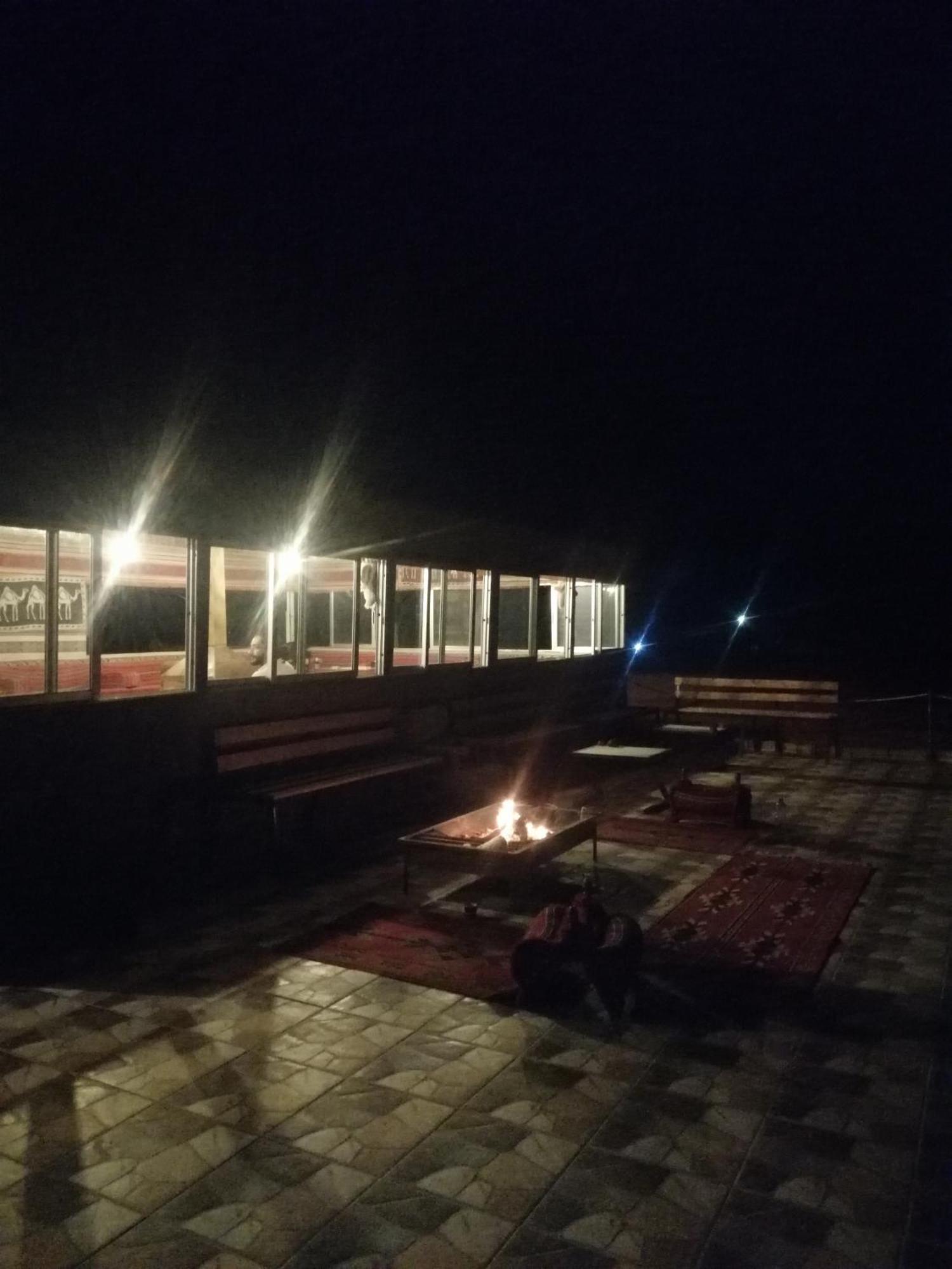 Omar Ghazi Camp Hotel Wadi Rum Bagian luar foto