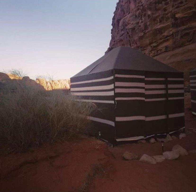 Omar Ghazi Camp Hotel Wadi Rum Bagian luar foto