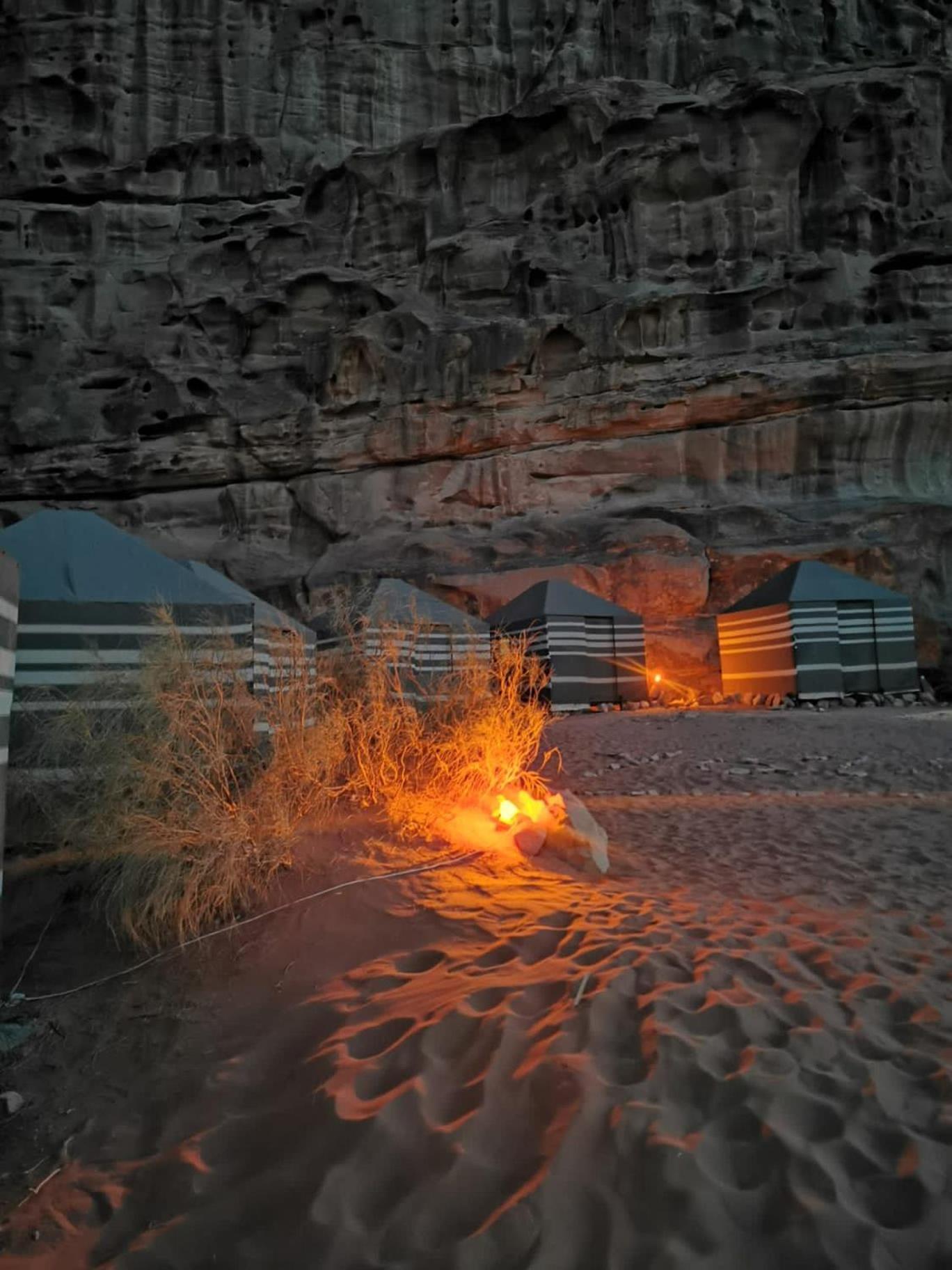 Omar Ghazi Camp Hotel Wadi Rum Bagian luar foto