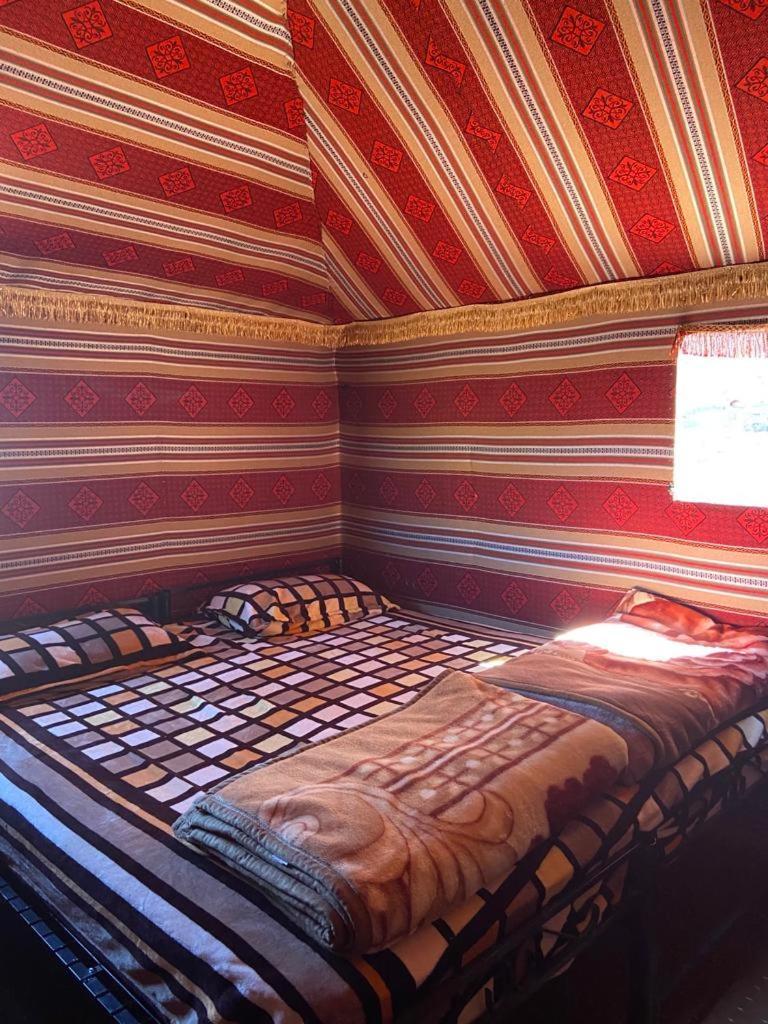 Omar Ghazi Camp Hotel Wadi Rum Bagian luar foto