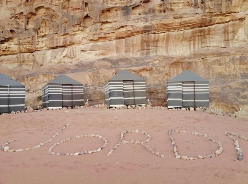 Omar Ghazi Camp Hotel Wadi Rum Bagian luar foto