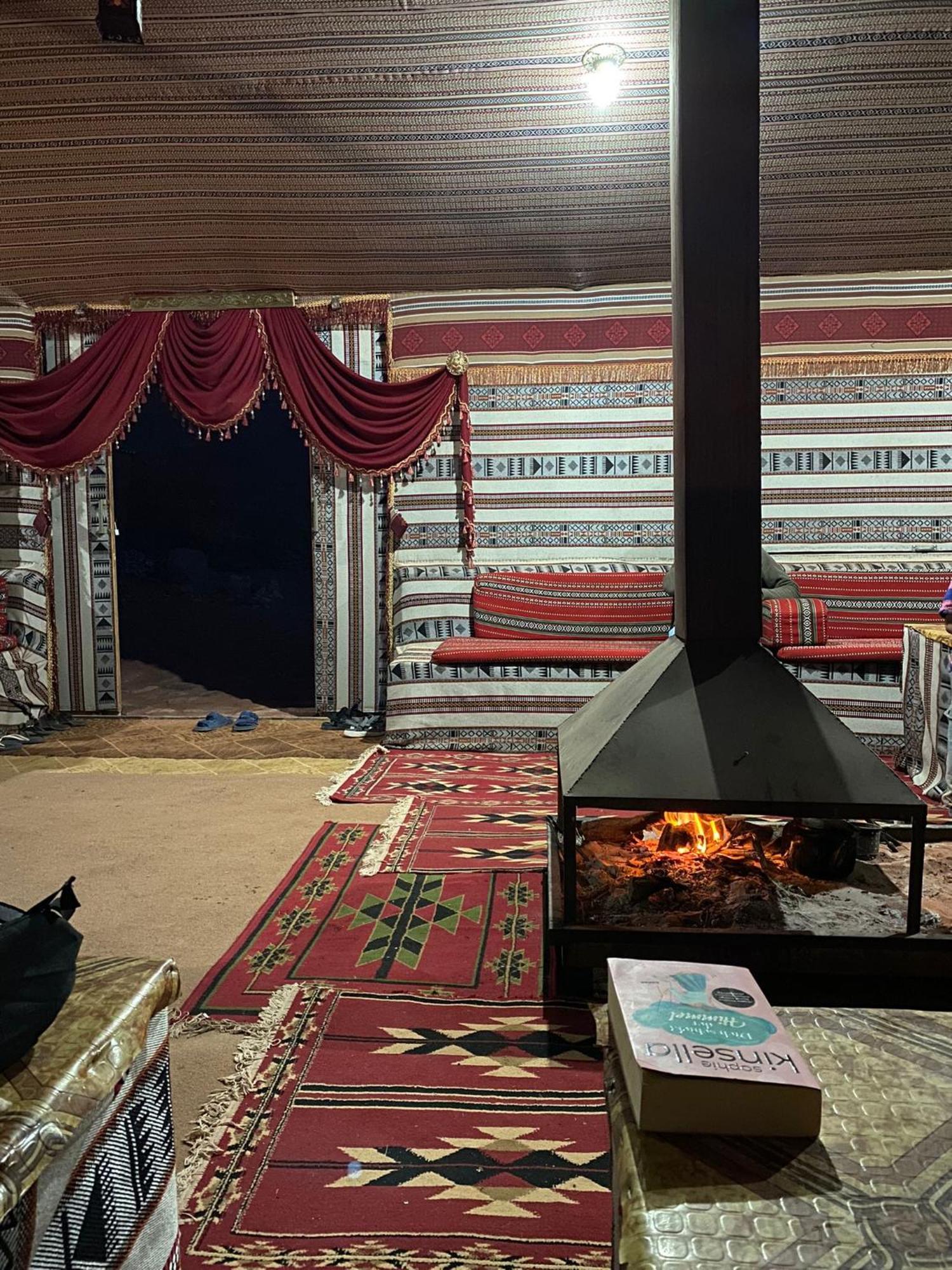 Omar Ghazi Camp Hotel Wadi Rum Bagian luar foto