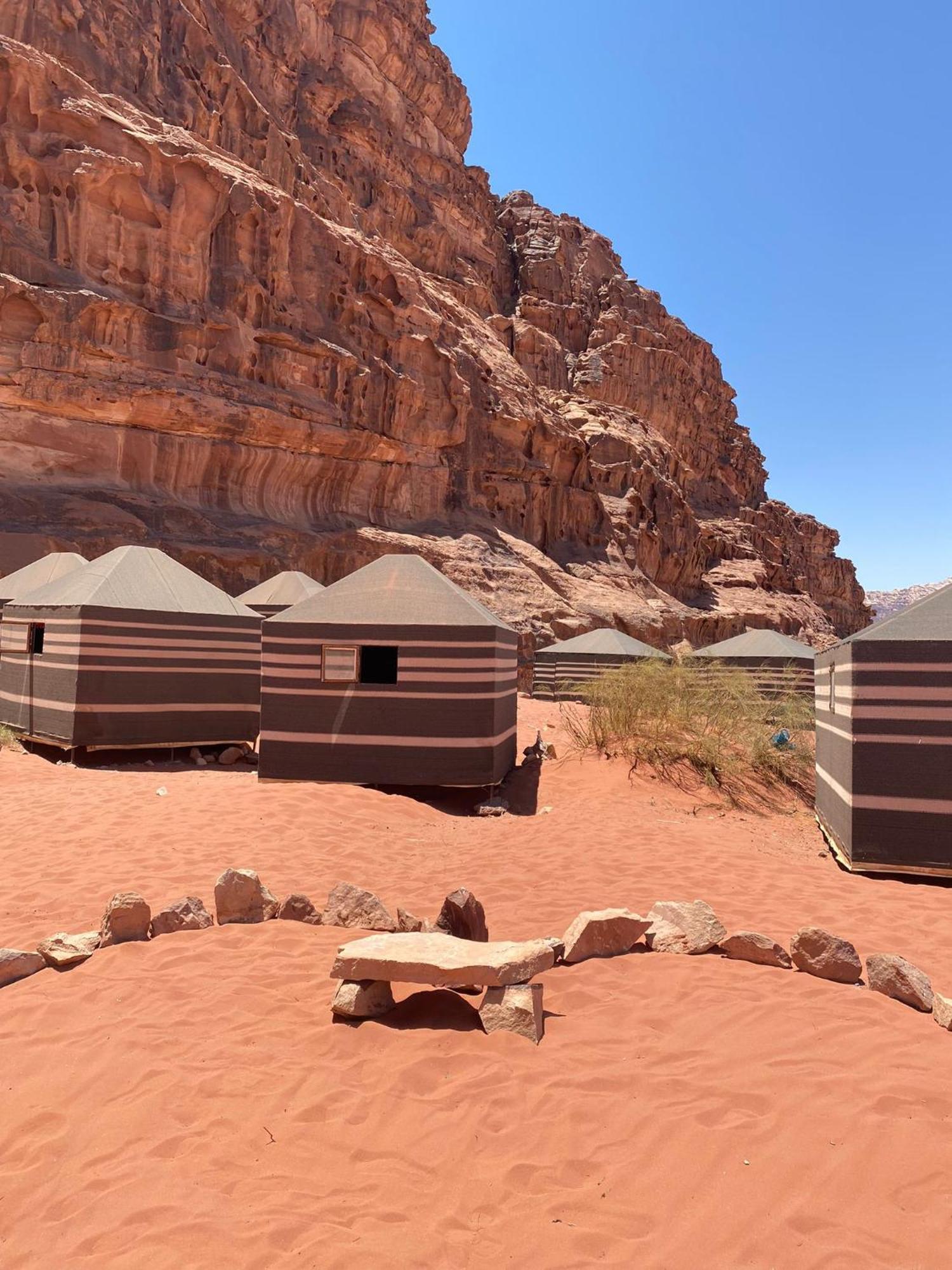 Omar Ghazi Camp Hotel Wadi Rum Bagian luar foto