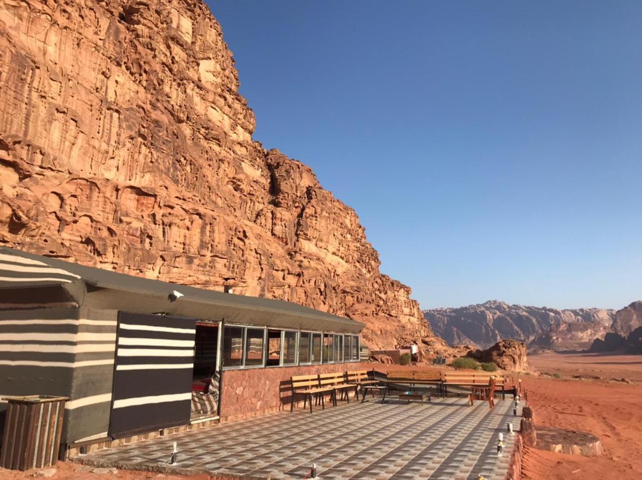 Omar Ghazi Camp Hotel Wadi Rum Bagian luar foto