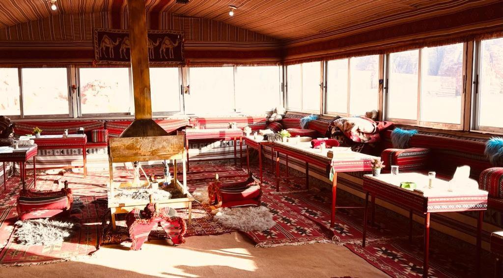 Omar Ghazi Camp Hotel Wadi Rum Bagian luar foto