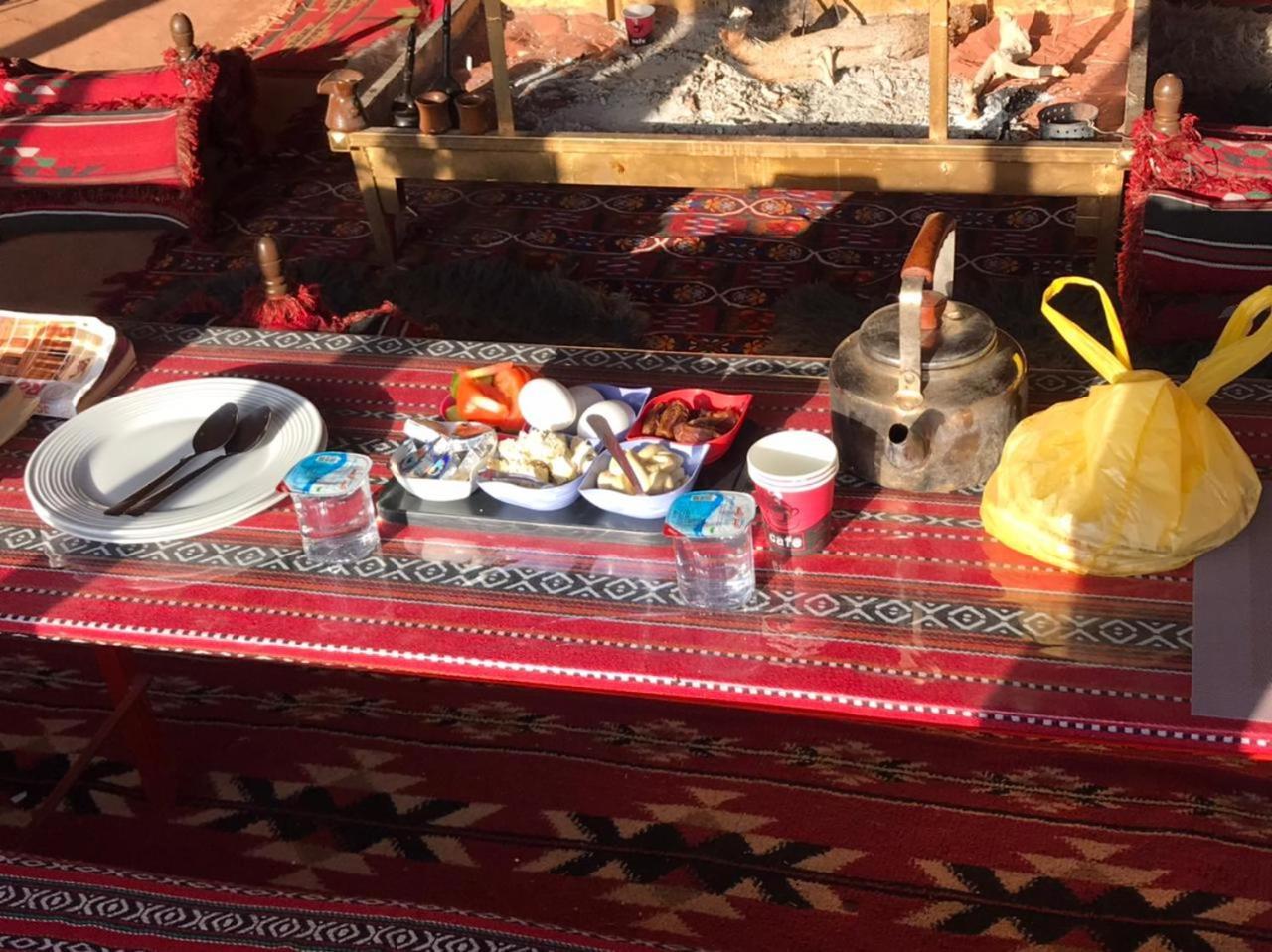 Omar Ghazi Camp Hotel Wadi Rum Bagian luar foto