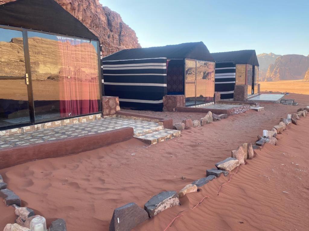 Omar Ghazi Camp Hotel Wadi Rum Bagian luar foto