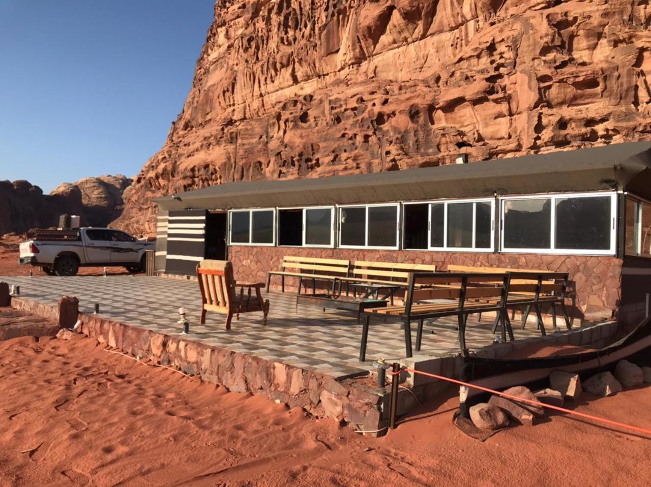 Omar Ghazi Camp Hotel Wadi Rum Bagian luar foto