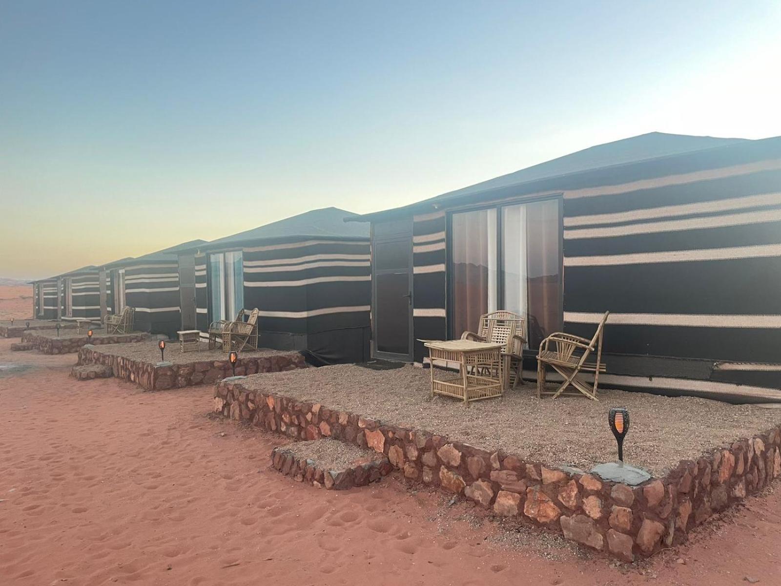 Omar Ghazi Camp Hotel Wadi Rum Bagian luar foto