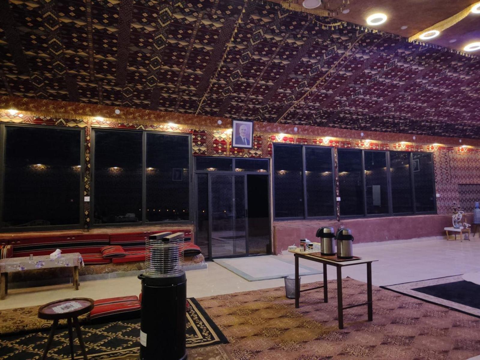 Omar Ghazi Camp Hotel Wadi Rum Bagian luar foto
