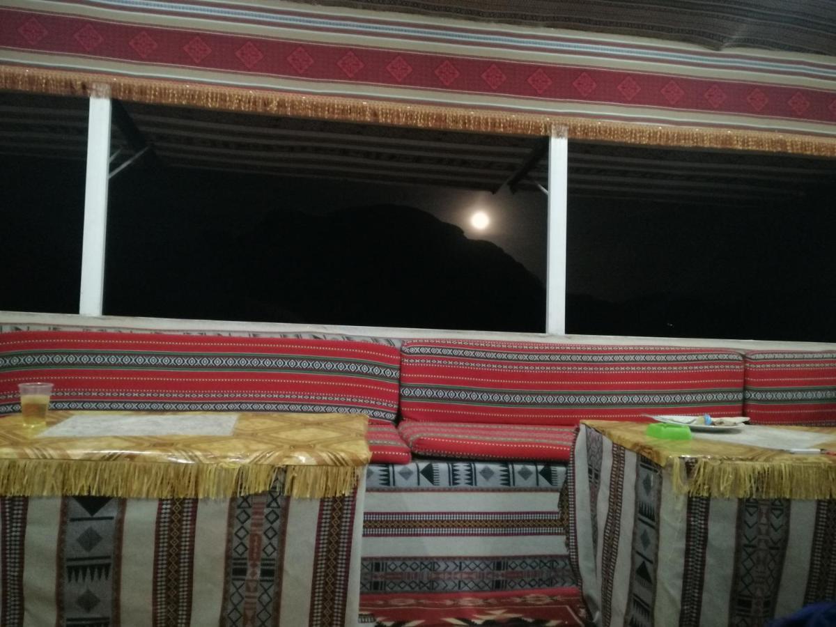Omar Ghazi Camp Hotel Wadi Rum Bagian luar foto