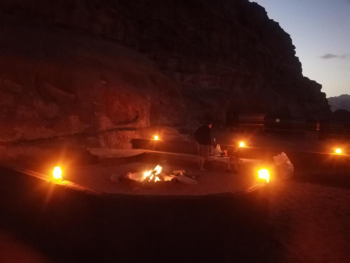 Omar Ghazi Camp Hotel Wadi Rum Bagian luar foto