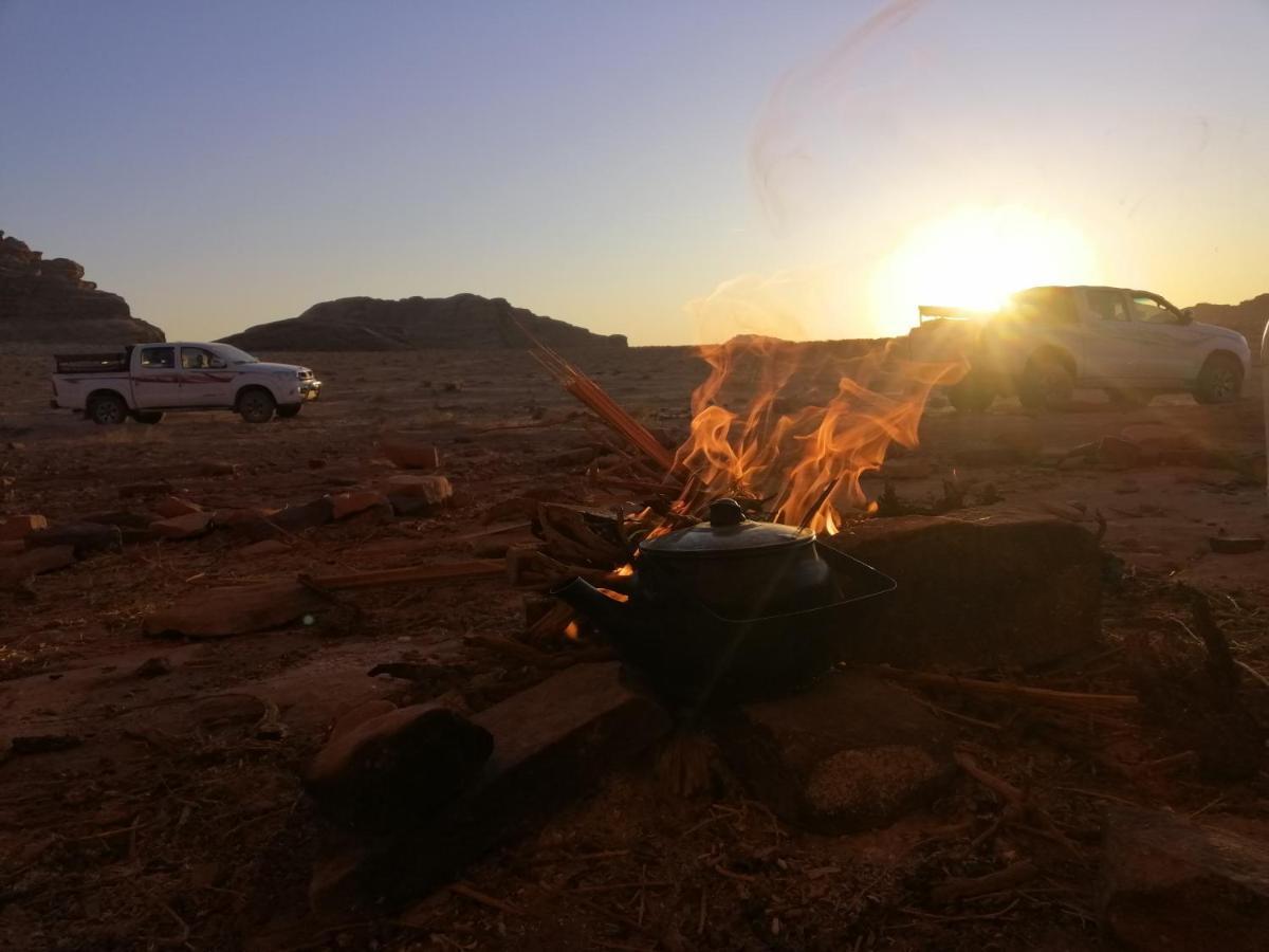 Omar Ghazi Camp Hotel Wadi Rum Bagian luar foto