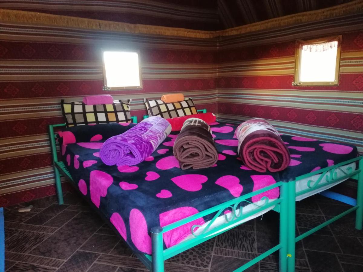 Omar Ghazi Camp Hotel Wadi Rum Bagian luar foto